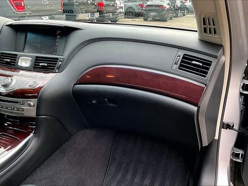 Used 2018 INFINITI Q70 L 3.7 image 19