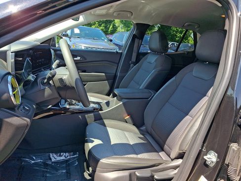 Used 2025 Chevrolet Trax LT FWD image 24