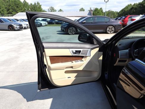 Used 2013 Jaguar XF RWD image 36