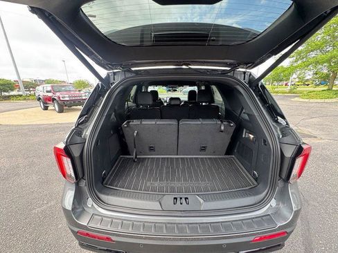 New 2026 Ford Explorer ST-Line w/ ST-Line Street Pack AWD/4WD image 16