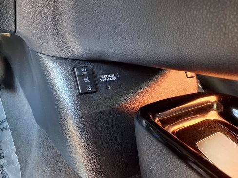 Used 2019 Toyota Prius Prime Premium FWD image 24