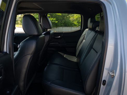 Used 2019 Toyota Tacoma TRD Off-Road AWD/4WD image 18
