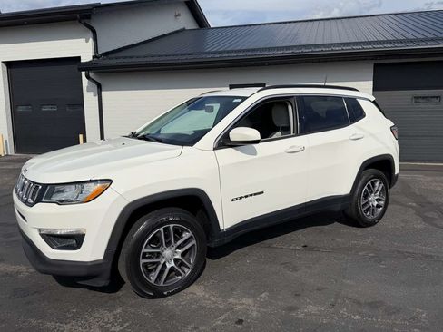 Used 2018 Jeep Compass Latitude w/ Popular Equipment Group AWD/4WD image 2