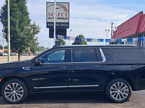 Used 2021 GMC Yukon XL Denali w/ Denali Premium Package AWD/4WD image 1