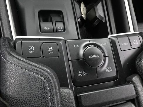 Used 2025 Toyota Grand Highlander AWD image 25