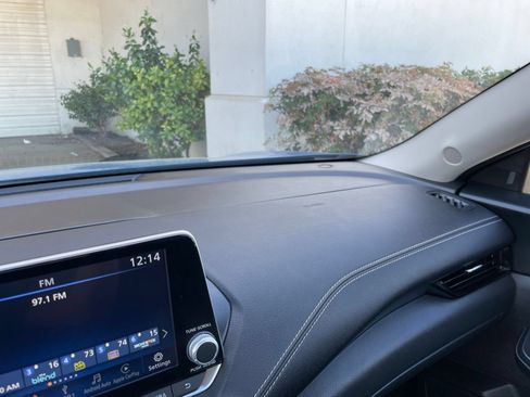 Used 2025 Nissan Sentra SV FWD image 35