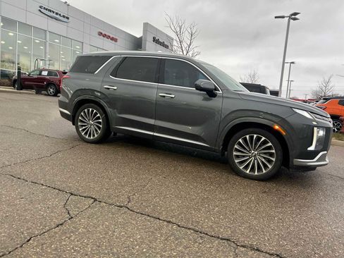 Used 2023 Hyundai Palisade Calligraphy image 12