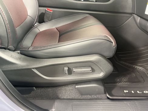 New 2026 Honda Pilot Black Edition image 9