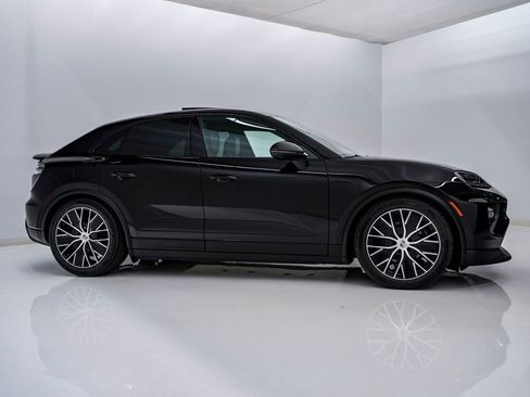 New 2026 Porsche Macan 4 Electric AWD/4WD image 9