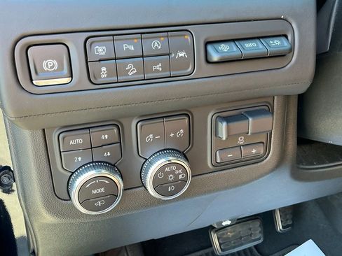Used 2024 GMC Yukon Denali Ultimate image 25