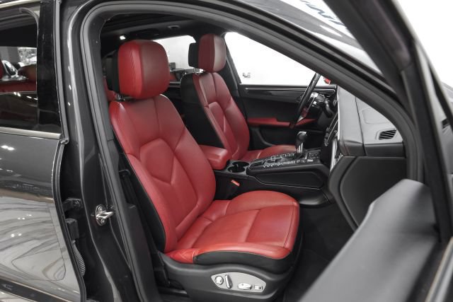 Used 2018 Porsche Macan Sport Edition AWD/4WD image 40