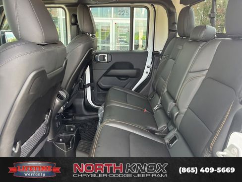 Used 2025 Jeep Gladiator Sport AWD/4WD image 12