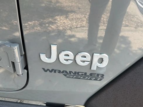 Used 2020 Jeep Wrangler Sport AWD/4WD image 29