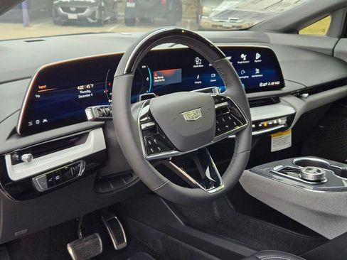 New 2026 Cadillac Optiq Luxury 1 image 10