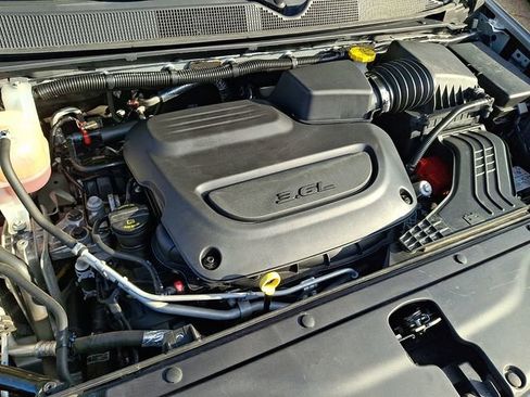 Used 2023 Chrysler Pacifica Touring-L FWD image 28