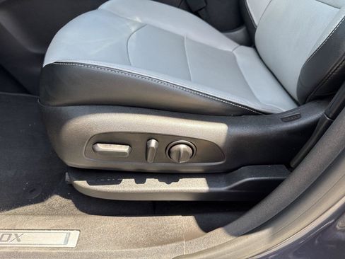 Used 2018 Chevrolet Equinox Premier FWD image 12