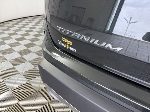 Used 2023 Ford Edge Titanium AWD/4WD image 17