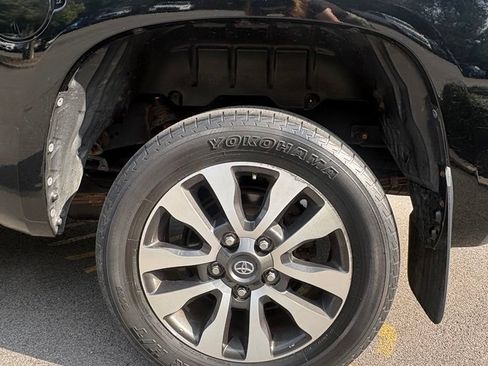 Used 2018 Toyota Tundra Limited w/ Limited Premium Package AWD/4WD image 9