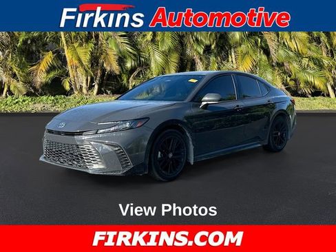 Used 2025 Toyota Camry SE image 1