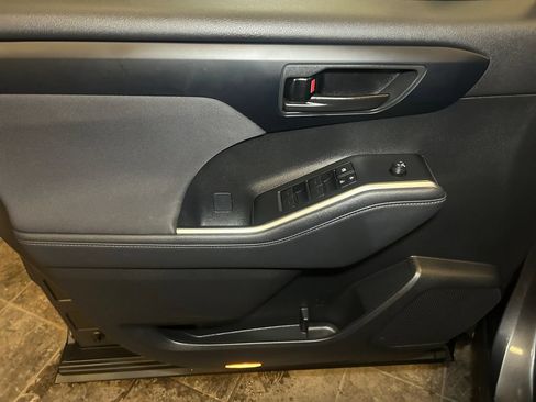 Used 2023 Toyota Highlander L FWD image 22