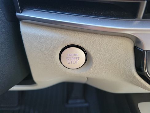 Certified 2025 Kia Sorento S w/ Panoramic Sunroof Package FWD image 30