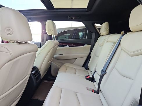 Used 2017 Cadillac XT5 Luxury w/ Driver Awareness Package FWD image 27