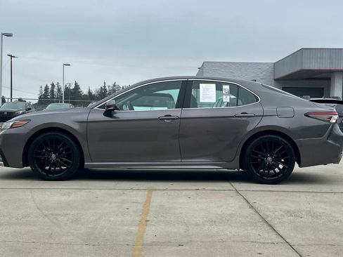 Used 2023 Toyota Camry XSE image 6