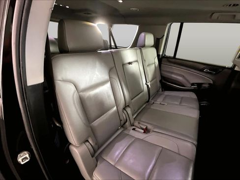 Used 2020 Chevrolet Suburban LT RWD image 19