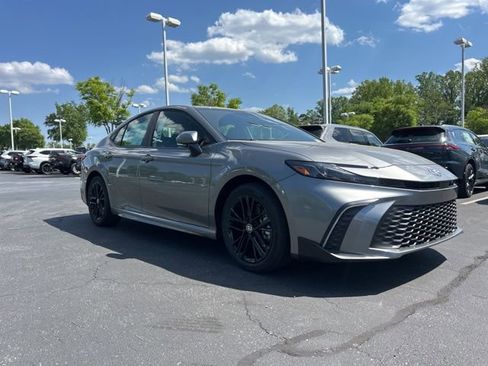 New 2026 Toyota Camry SE FWD image 3