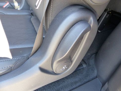 Used 2025 Kia Carnival EX FWD image 48