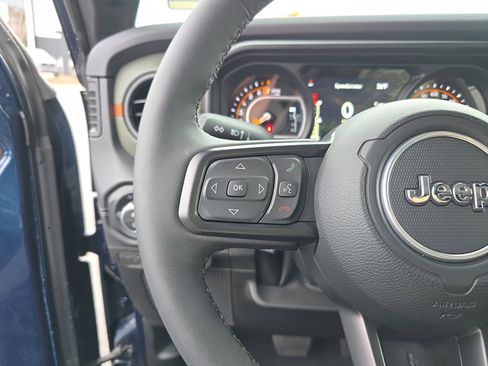 Used 2025 Jeep Gladiator Mojave image 34