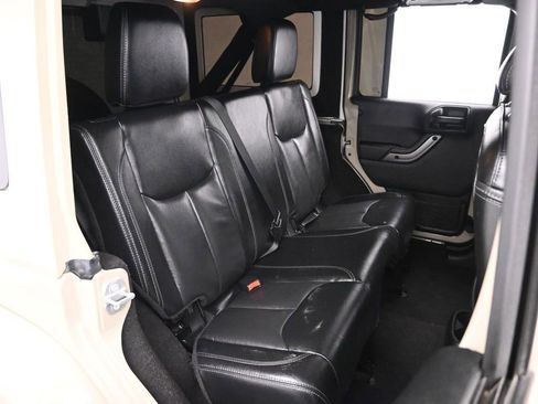 Used 2018 Jeep Wrangler Unlimited Sahara AWD/4WD image 21