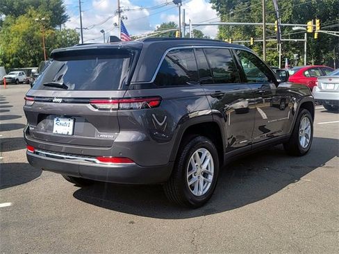 Used 2025 Jeep Grand Cherokee Laredo X image 14