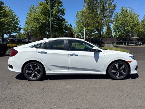 Used 2016 Honda Civic Touring image 8