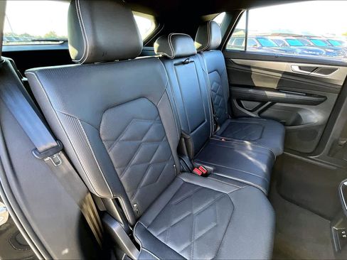 Used 2025 Volkswagen Atlas Cross Sport SE image 20
