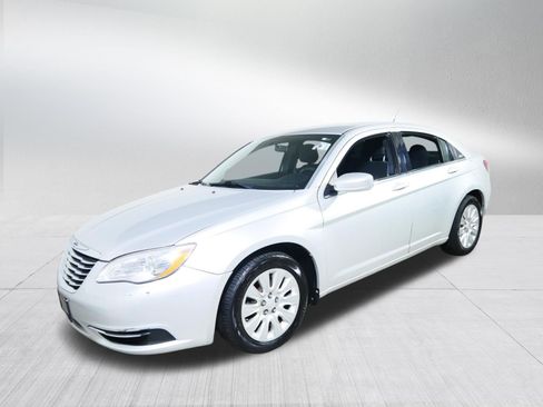 Used 2011 Chrysler 200 LX FWD image 3