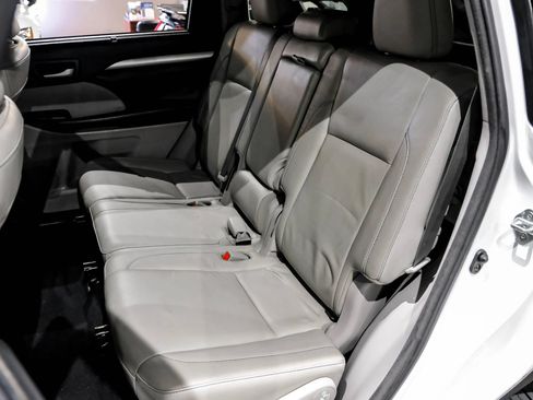 Used 2018 Toyota Highlander XLE w/ Protection Package #3 AWD/4WD image 35