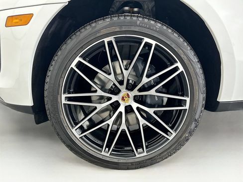 Used 2026 Porsche Macan AWD/4WD image 31