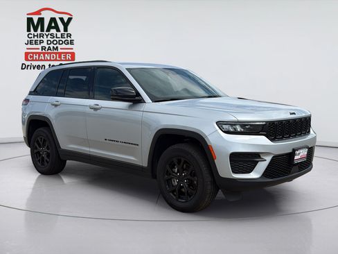 Used 2025 Jeep Grand Cherokee Altitude AWD/4WD image 1