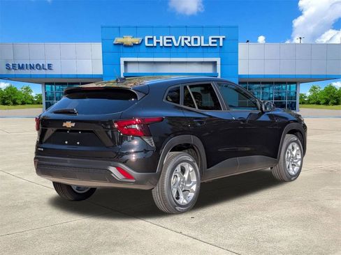 New 2026 Chevrolet Trax LS w/ LS Convenience Package FWD image 4