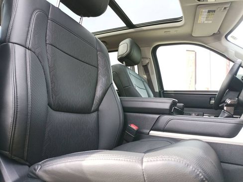 Used 2023 Toyota Tundra Limited AWD/4WD image 31