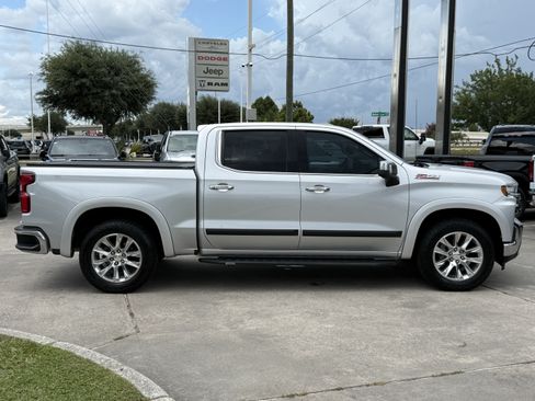 Used 2022 Chevrolet Silverado 1500 LTZ AWD/4WD image 3