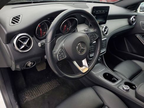 Used 2019 Mercedes-Benz GLA 250 4MATIC w/ Premium Package image 12