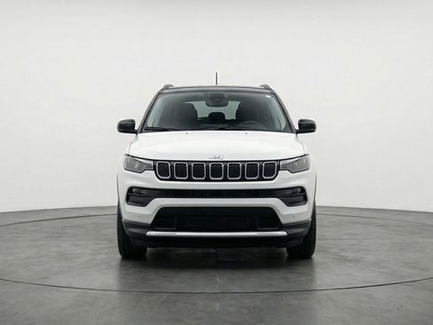 Used 2025 Jeep Compass Limited AWD/4WD image 2