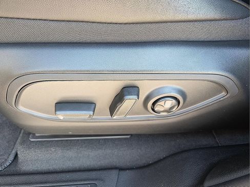 Used 2025 Jeep Grand Cherokee Altitude image 14