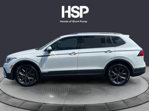 Used 2023 Volkswagen Tiguan SE FWD image 2
