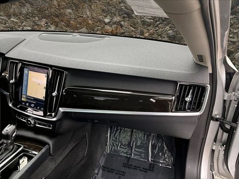 Used 2018 Volvo S90 T5 Momentum w/ Momentum Plus Package image 15