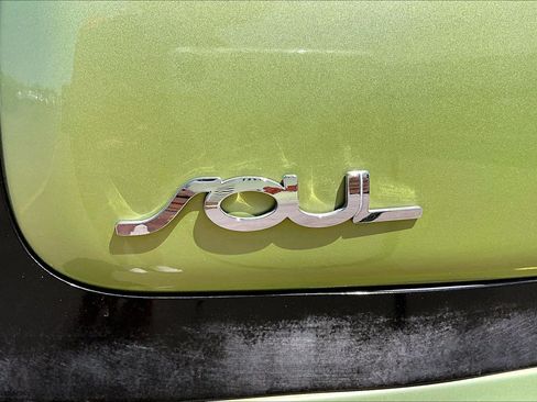 Used 2015 Kia Soul ! FWD image 27