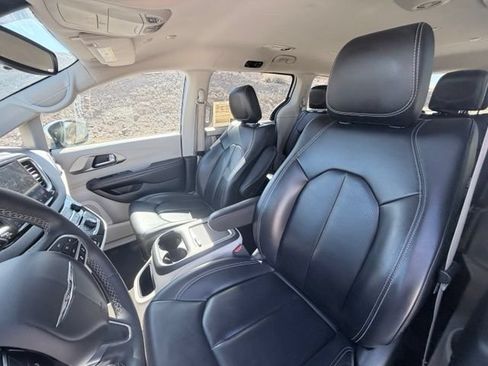 Used 2023 Chrysler Pacifica Touring-L FWD image 24