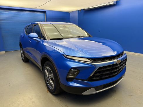 Used 2024 Chevrolet Blazer LT image 2